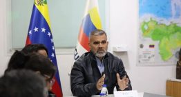 Red Fashion: Padrino López cambió el rojo de Hugo Chávez por el lujo Hugo Boss