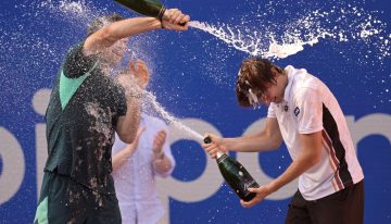 Ignacio Buse fue el inesperado campeón del ATP 500 de Hamburgo y hasta tuvo que pedir ayuda para descorchar el champagne
