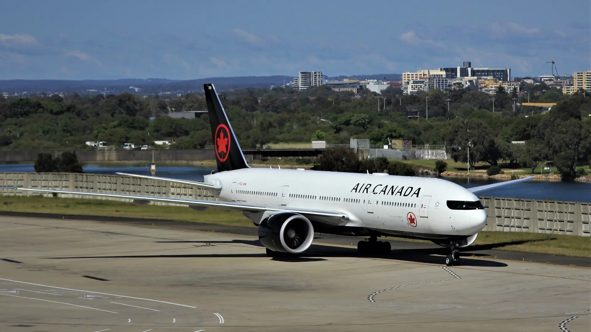 Acusan a un piloto de volar más de 900 aviones comerciales durante 16 años sin tener la licencia exigida