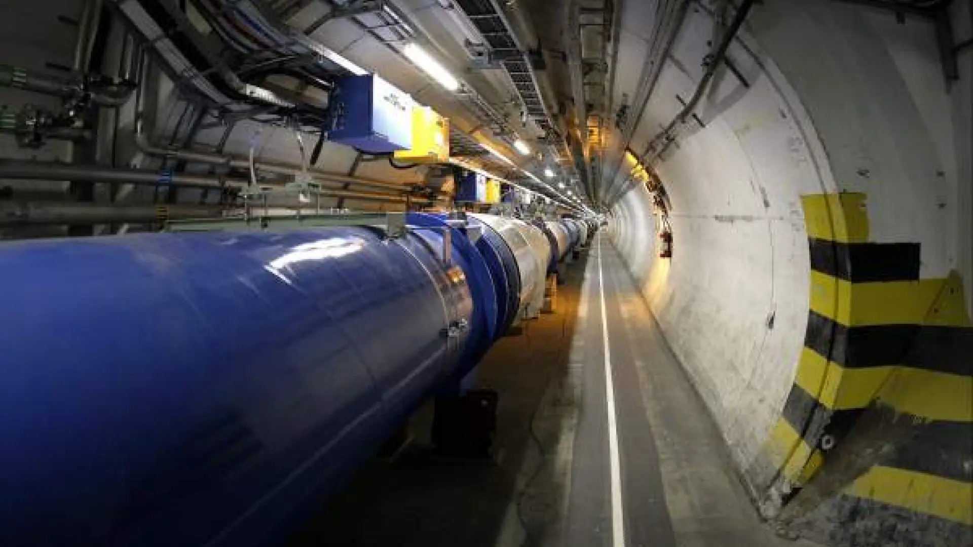 El CERN apagará este lunes a primera hora su gran acelerador de partículas por cuatro años