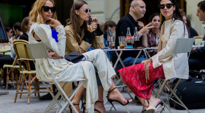Zara se adelanta a las rebajas de verano con los vestidos y shorts de lunares ideales para tus cenas de verano con amigas