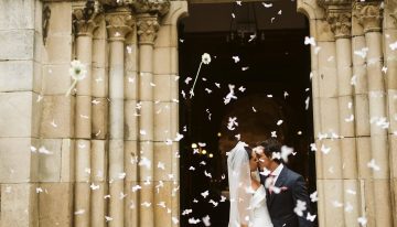 «Para siempre no es tanto tiempo»: una boda en 12 imágenes de inspiración para futuras novias, dos vestidos y un pazo en Coruuña