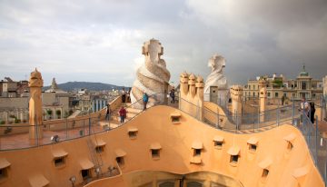 «Las casas de Gaudí, un escenario de ópera con estructura proustiana», por Luis Alemany