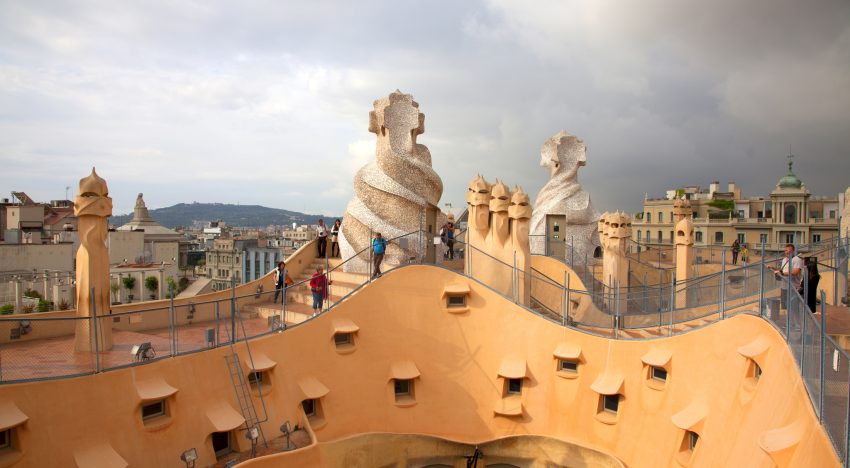 «Las casas de Gaudí, un escenario de ópera con estructura proustiana», por Luis Alemany