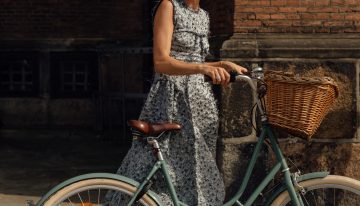 Acabo de volver de París y todas las francesas llevan ya los vestidos estampados de Zara que serán tendencia este verano con alpargatas planas o de cuña