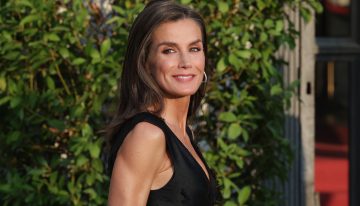 El armario de verano de la reina Letizia incluye 7 prendas infalibles: de las alpargatas con cuña al vestido ibicenco