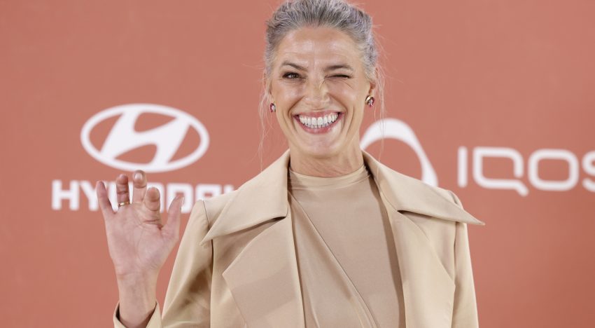 María José Salgado, farmacéutica: «Si abusas del champú violeta en verano, tus canas pueden acabar más secas y con reflejos lilas, mi recomendación, utilizarlos una o dos veces por semana»