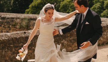 La novia barroca que se casó con unos preciosos botines y un velo inspirado en Kate Moss