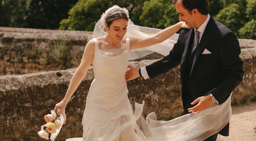 La novia barroca que se casó con unos preciosos botines y un velo inspirado en Kate Moss