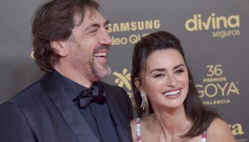 La frase de Carmen Martín Gaite que revela una de las claves de las relaciones más felices y duraderas: «Reírse con otro es el mayor síntoma de amor»