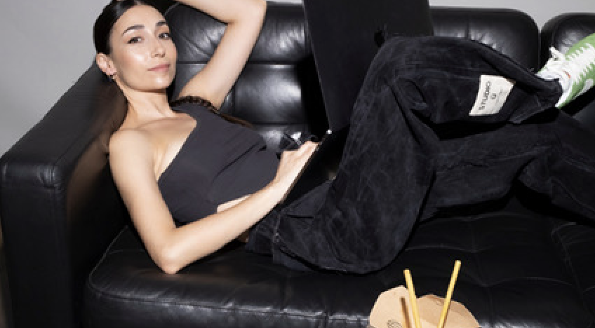 Izah, cantante: «Fui profesora de danza y camarera. Cuando mi proyecto empezaba a funcionar recuerdo que a veces no podía quedarme a cantar un bis porque tenía que servir mesas»