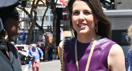 Carlota Casiraghi con un vestido que desafía todo lo visto en la Fórmula 1 en Mónaco y que conecta con uno de los pilotos ganadores  del circuito