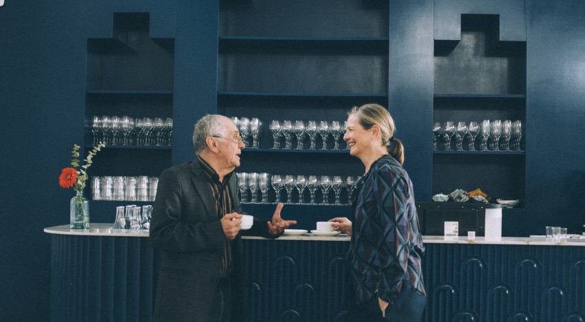 Gilles Lipovetsky, filósofo: «Hoy en día el lujo abarca desde algo totalmente inaccesible, un vestido de 40.000 euros, a un pintalabios de la misma marca de 40 euros»