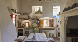 De la casa que ha llamado la atención de The NY Times Style Magazine a las de  Sybilla o Michael S. Smith y James Costos,  Ricardo Labougle fotografía las construcciones más espectaculares de Mallorca