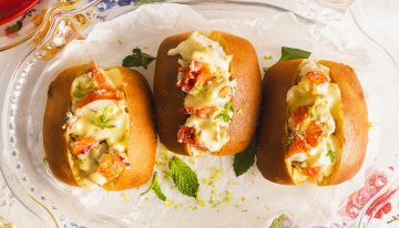 Tacos de lechuga con tartar de atún o brioche de bogavante con mayonesa de cítricos: 5 recetas fáciles pero muy resultonas para comer con las manos