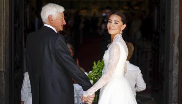 Con un vestido de Lorenzo Caprile y en la Iglesia de Santa Bárbara: así ha sido la boda de Amanda Lange y el hijo del conde Rudi