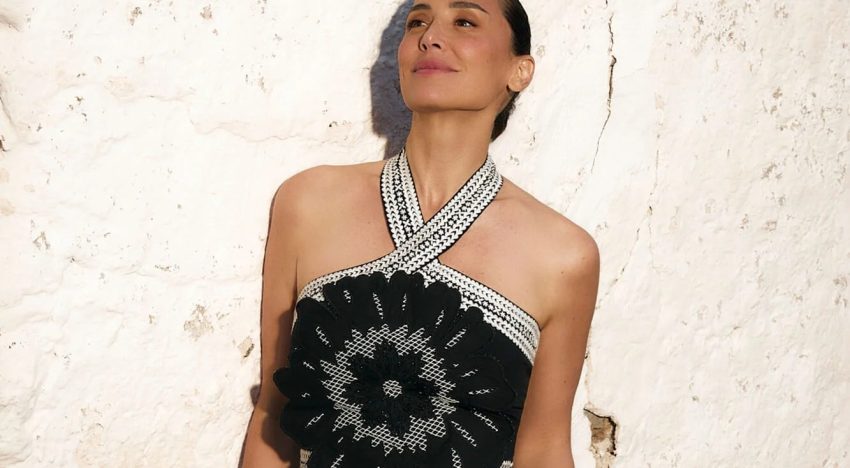 Tamara Falcó tiene el vestido de invitada con el escote más favorecedor del verano para tu fiestas junto al mar