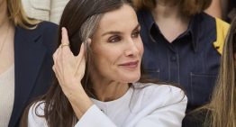 Paul Tudor, experto capilar: «Un champú y una mascarilla nutritivos hacen que el pelo con canas más fino se vea más hidratado para darle aspecto de cabello sellado y sin encrespamiento»