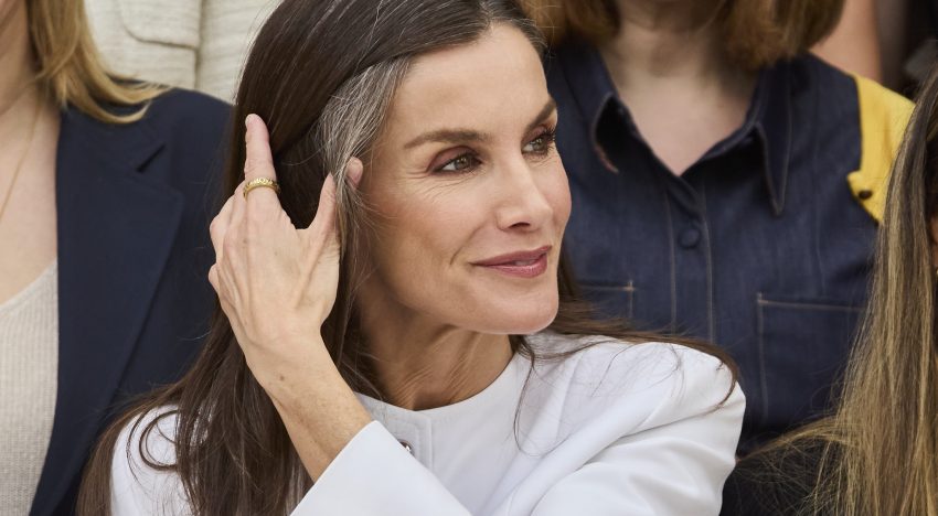 Paul Tudor, experto capilar: «Un champú y una mascarilla nutritivos hacen que el pelo con canas más fino se vea más hidratado para darle aspecto de cabello sellado y sin encrespamiento»
