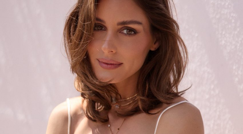 «Lo elegante suele tener una pequeña imperfección» y otros trucos (y tendencias) para el cabello que aprendimos de la estilista capilar de Olivia Palermo