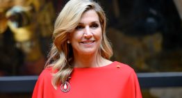 Máxima de Holanda tiene el vestido capa que no pasa de moda y siempre favorece en el color infalible para triunfar como invitada