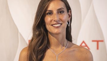 Las uñas de Ana Boyer son la manicura más elegante del verano que funciona con todos tus looks de invitada, estilizan los dedos y son fáciles de mantener
