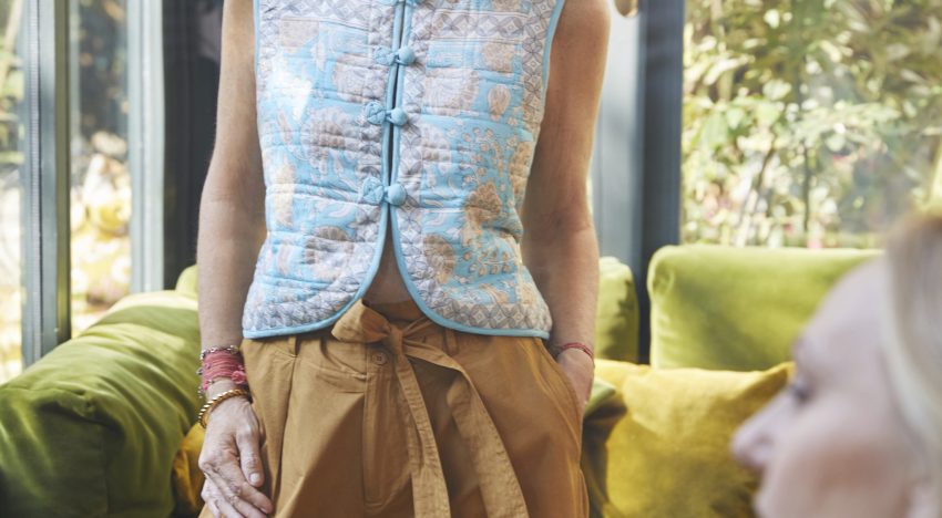 Ni Carlota Casiraghi con un vestido de sello francés, ni Paula Echevarría con su falda de más de 800 euros, Eugenia Martínez de Irujo sabe cuál es el look de invitada que siempre funciona