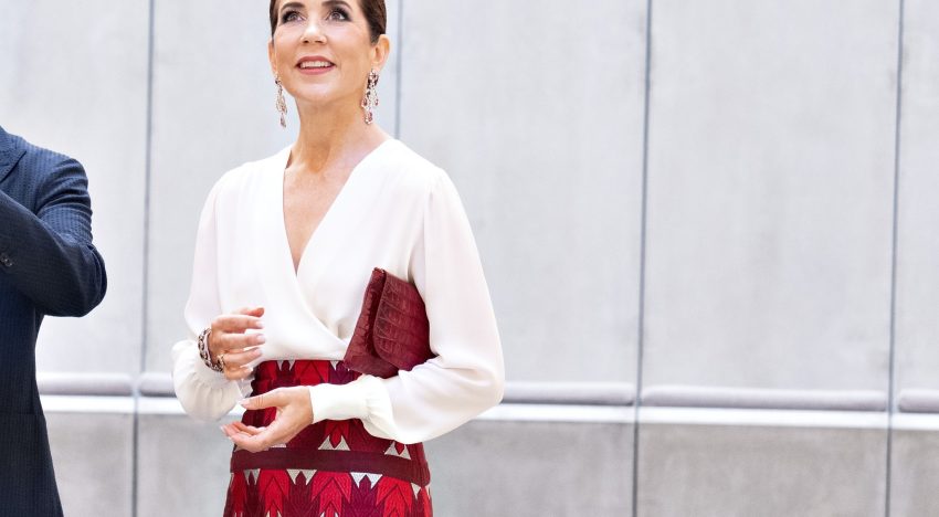 Después de la reina Letizia, Inés Domecq conquista a la realeza europea: Mary Donaldson elige la falda de invitada más bonita de The IQ Collection