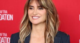 María Roberts, peluquera, sobre las mechas de Penélope Cruz: «Iluminan la piel y ponen buena cara porque rejuvenecen el contorno del rostro con mechas grandes en tonos vainilla»