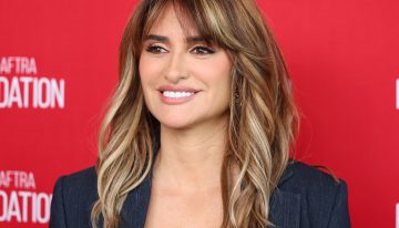 María Roberts, peluquera, sobre las mechas de Penélope Cruz: «Iluminan la piel y ponen buena cara porque rejuvenecen el contorno del rostro con mechas grandes en tonos vainilla»
