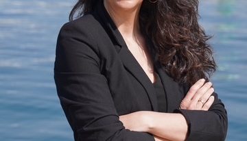 Tras conquistar a millones de lectores con la serie Puerto Escondido, María Oruña regresa con una novela que se adentra en el universo de los robos de Arte