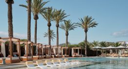 Estuve en The Cloud 9, el rooftop del renovado Bless Ibiza The Site, y además de las vistas de la isla y los cócteles de Handshake me enamoré de las sillas más bonitas para cualquier terraza o jardín
