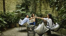 ¿Cenas de verano en tu casa? Te contamos qué vino escoger para acertar sin complicarte