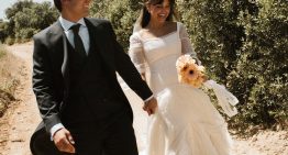 La novia del vestido plisado de corte Victoriano que conquistó al novio con su eterna sonrisa