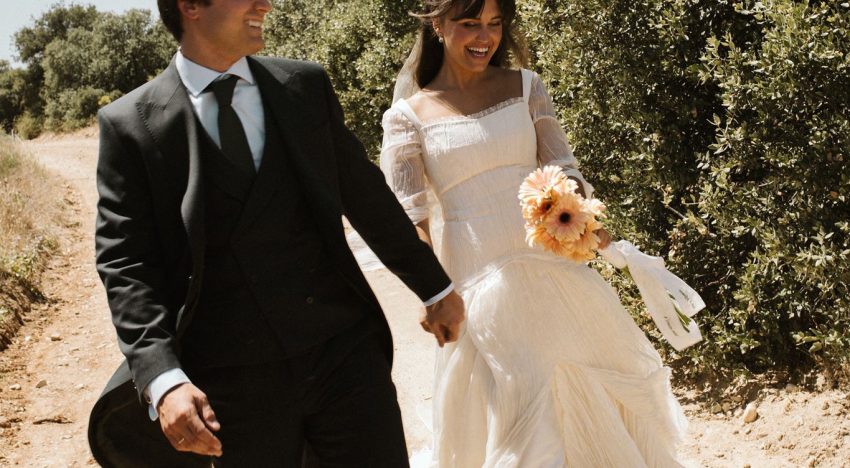 La novia del vestido plisado de corte Victoriano que conquistó al novio con su eterna sonrisa