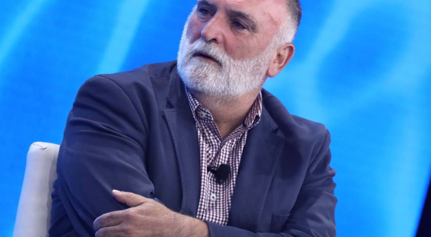 José Andrés, chef: «Los pimientos de mi madre me cambiaron la vida: los asaba, los pelaba a mano y luego hacía un asado de ajos con aceite, añadía agua y los dejaba hervir muchísimo tiempo»