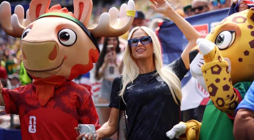 También hubo alfombra roja en el segundo partido de Estados Unidos: Paris Hilton alentó desde la tribuna