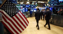 Wall Street cierra mixto; tecnológicas caen en espera de datos de inflación de EU