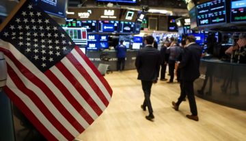 Wall Street cierra mixto; tecnológicas caen en espera de datos de inflación de EU