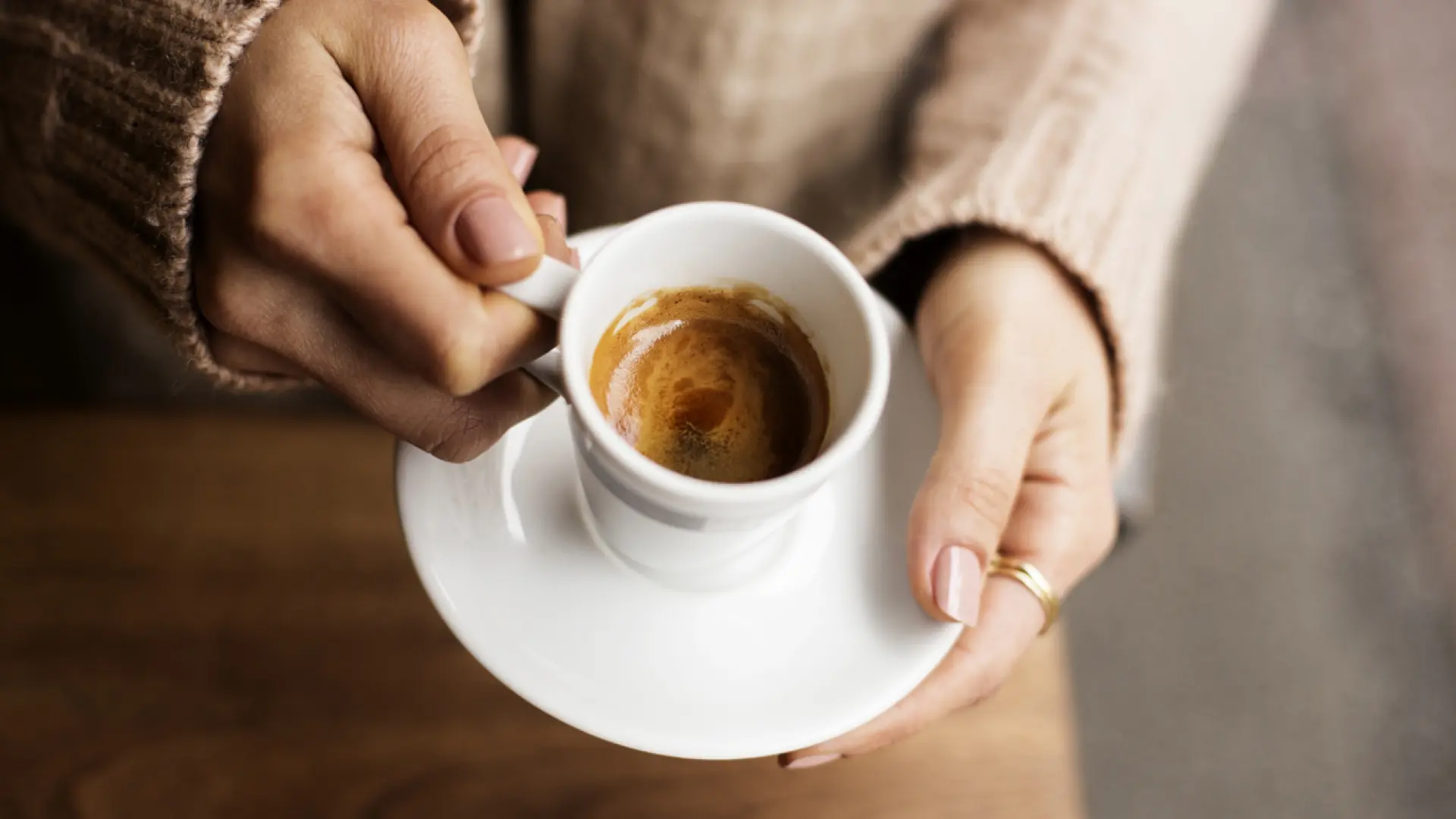 ¿El café te da energía o te la roba? A qué hora deberías tomar la primera taza