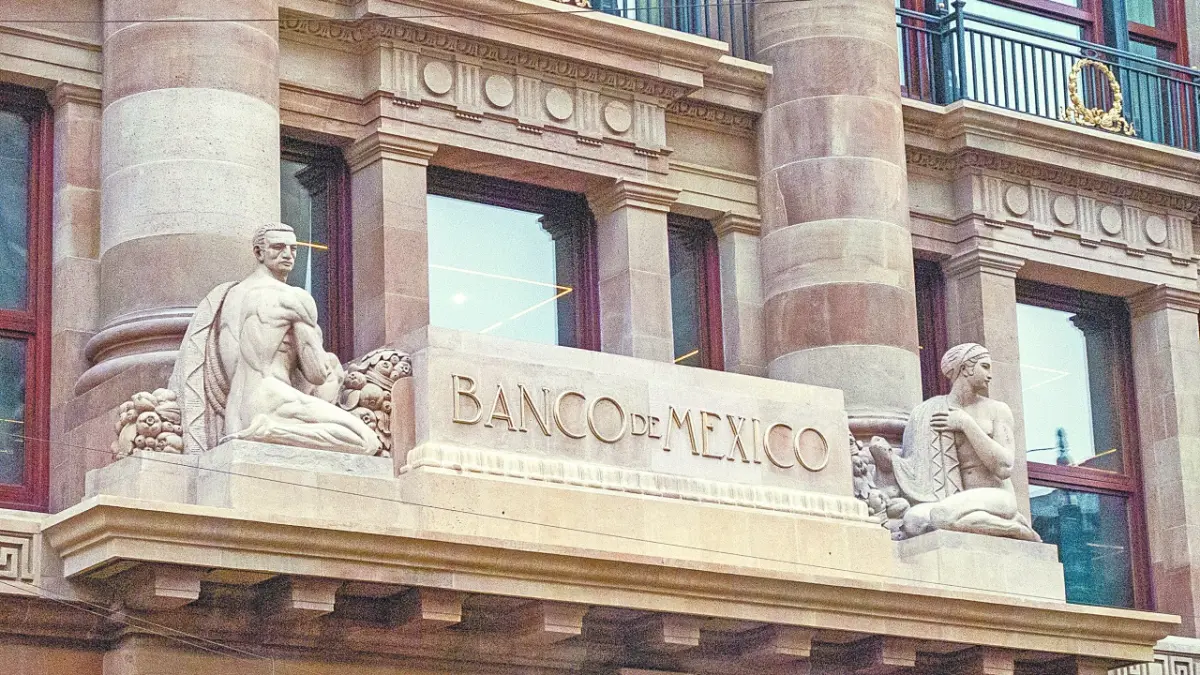 Banxico instruye medidas para simplificar y estandarizar transferencias desde el celular