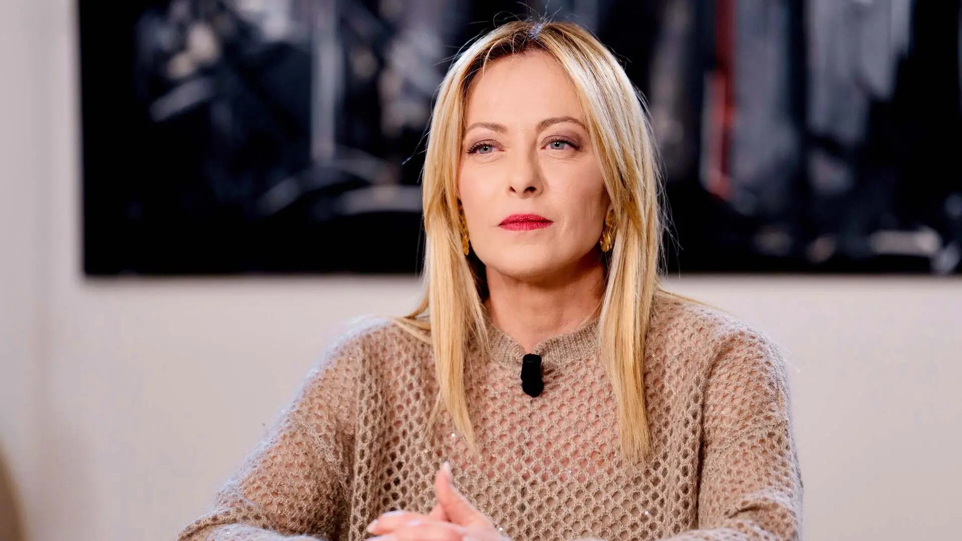 Meloni confiesa que quería ser traductora y que aprendió español por su padre en Canarias