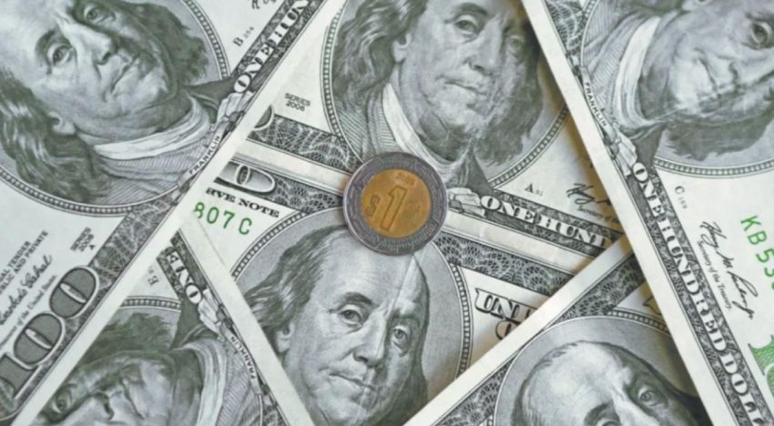 Peso mexicano retrocede frente al dólar por suspensión de las negociaciones entre EU e Irán