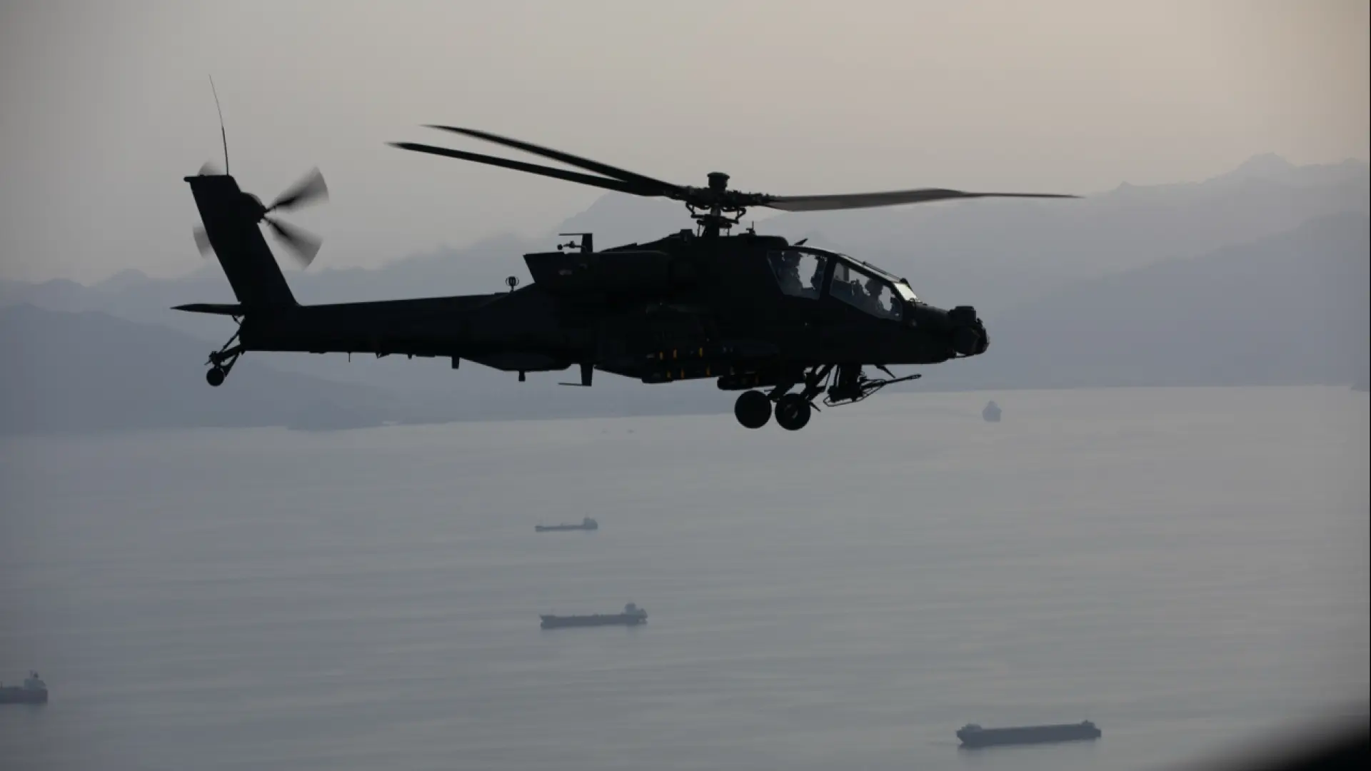 Un helicóptero Apache estadounidense se estrella cerca del Estrecho de Ormuz