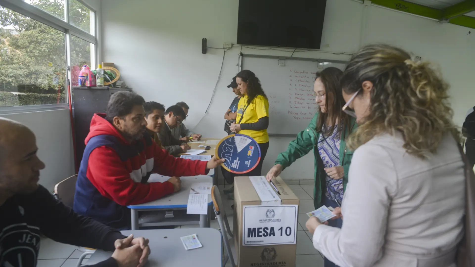La ultraderecha ganaría las elecciones, según primeros sondeos