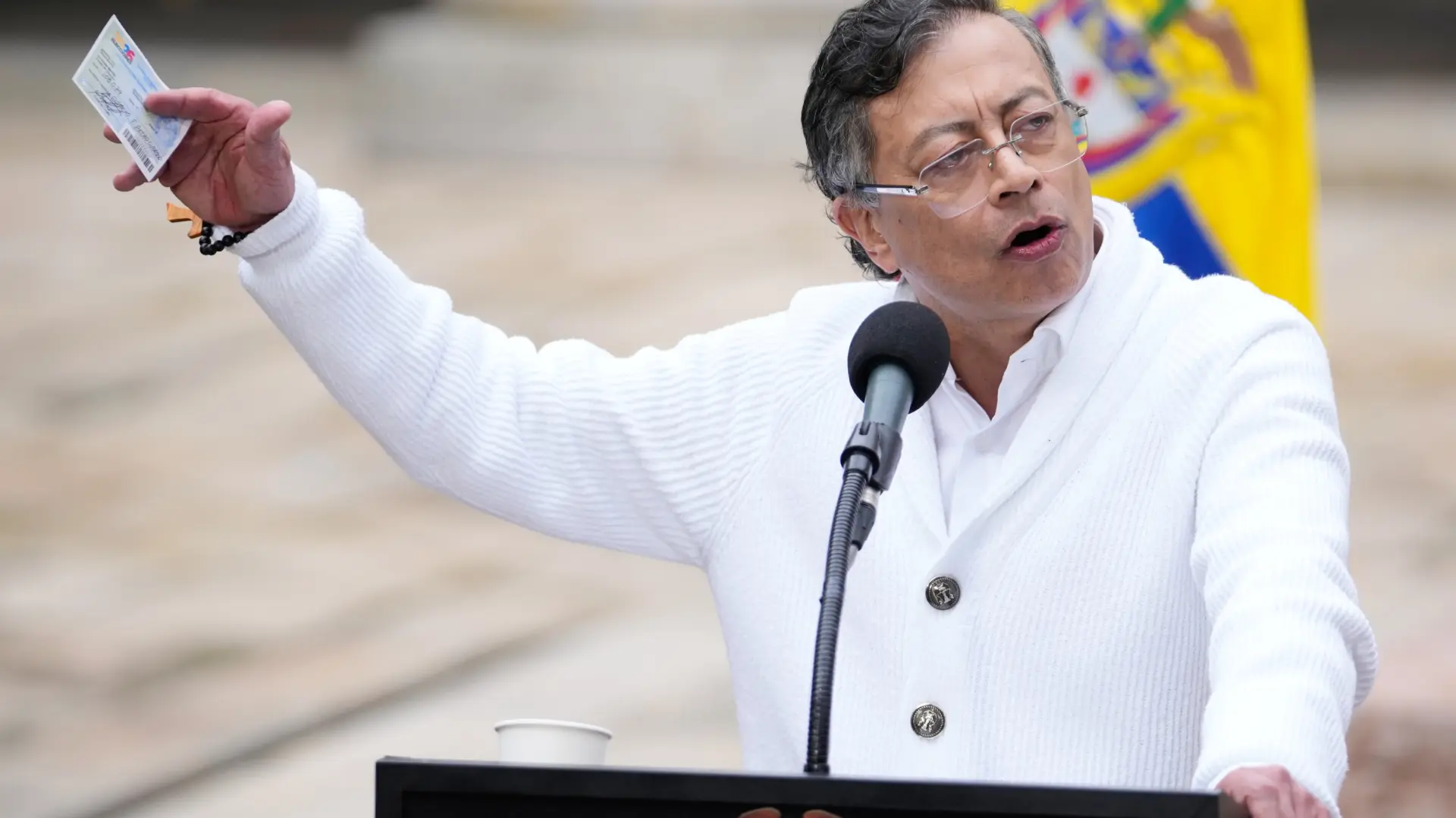 Petro le pide a Trump no intervenir en la campaña electoral colombiana