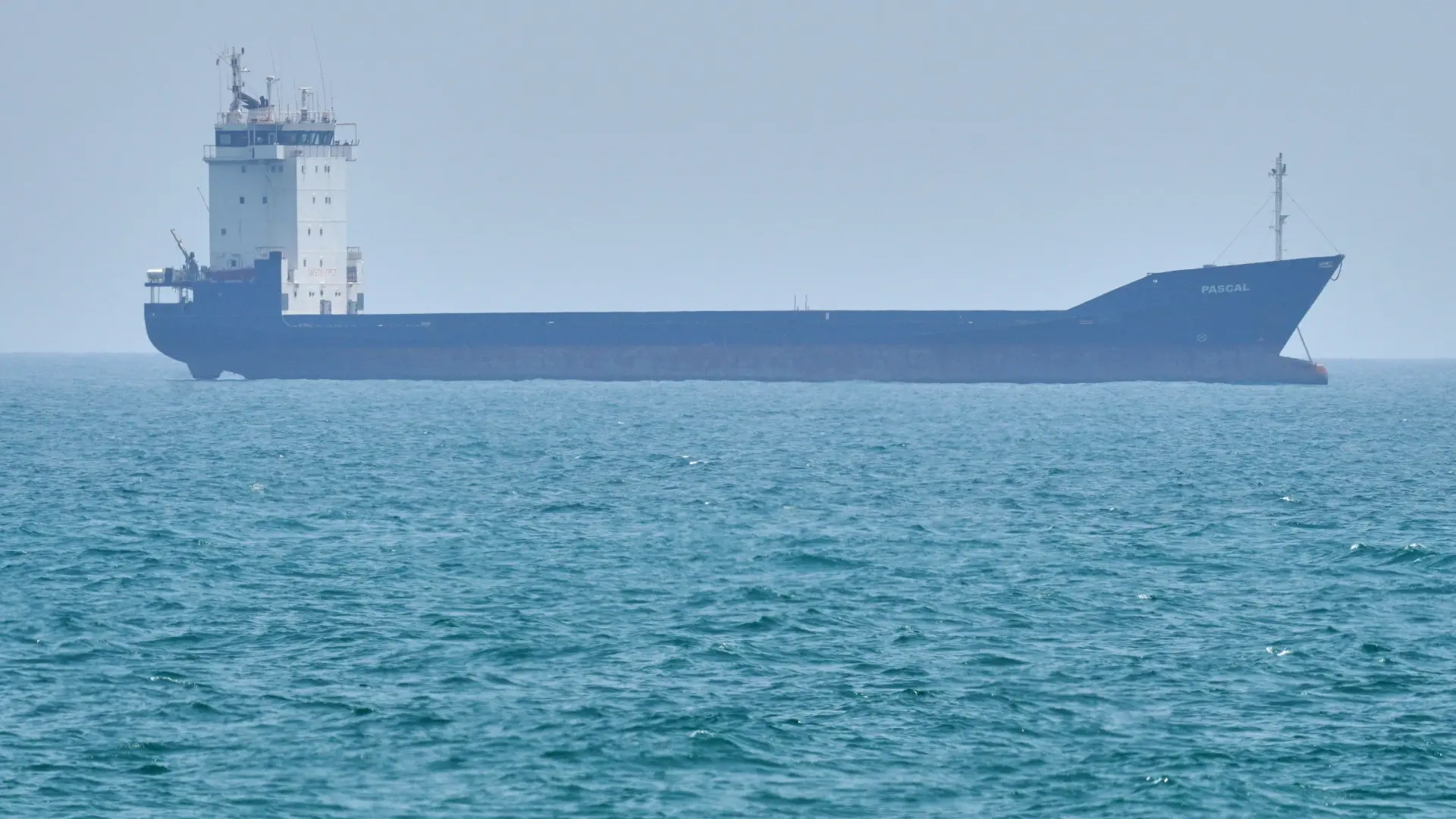 EEUU lanza ataques «de defensa» contra la isla iraní de Qeshm e intercepta misiles y drones