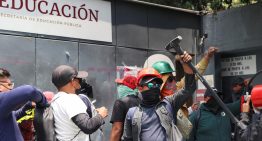 Cocluye sin acuerdos reunión entre la CNTE y el gobierno federal; maestros irrumpen en oficinas de la SEP