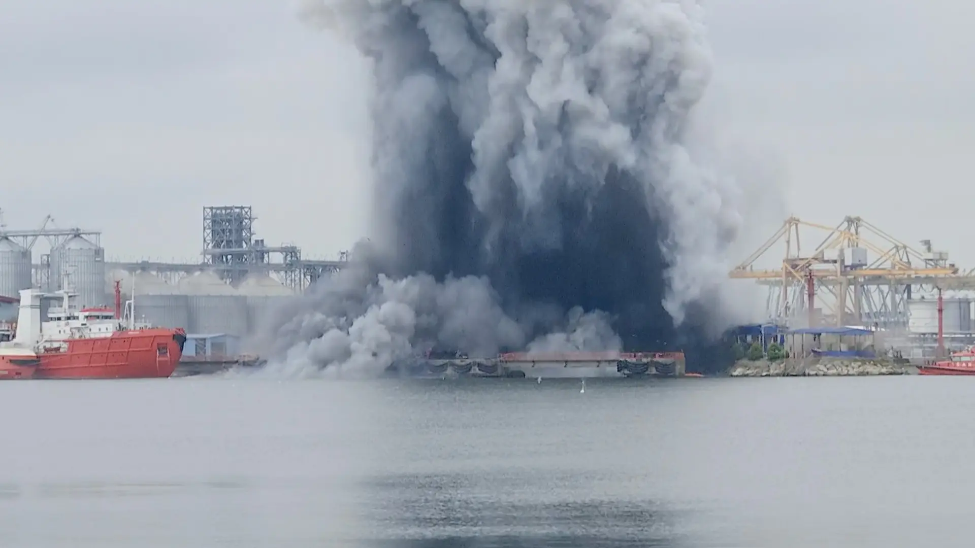 Nueva alerta en Rumanía: un dron marítimo ruso impacta en el puerto de Constanza
