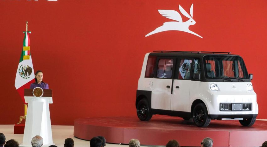 Claudia Sheinbaum presenta Olinia, el primer auto eléctrico mexicano